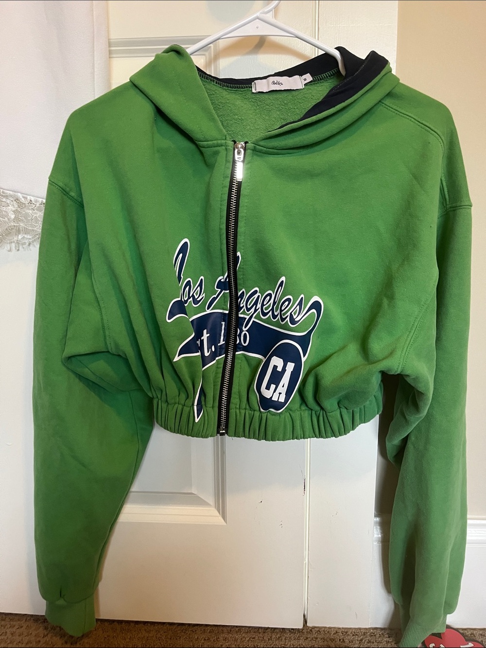 Trendy Cali adika cropped sweat shirt